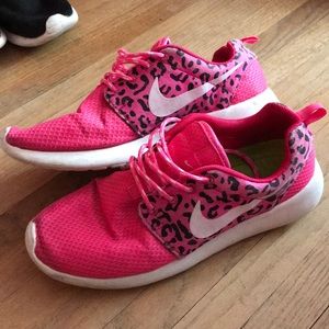 Women’s Nike Roshe shoes size 8